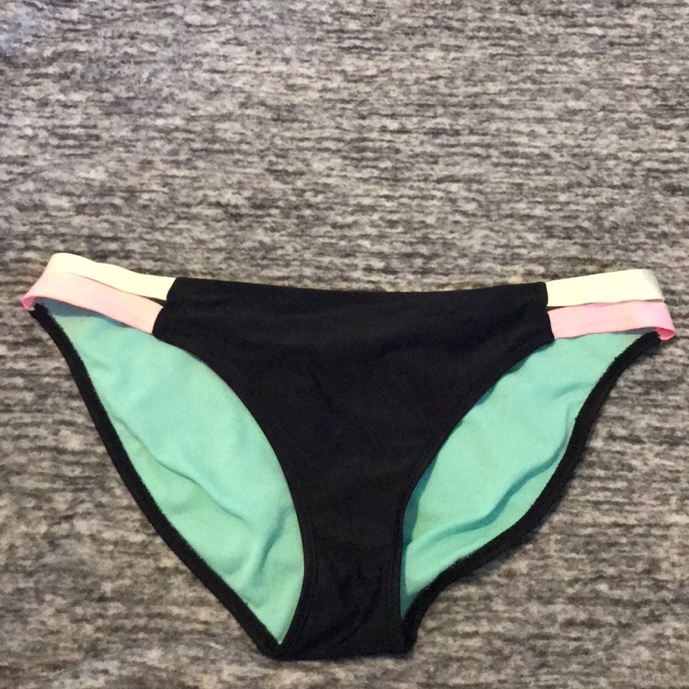 Bikini bottoms with cute strappies